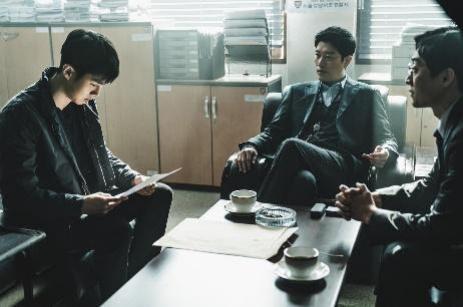 Sao "Ký Sinh Trùng" Đối Đầu "Cảnh Sát Quốc Dân" Cho Jin Woong Trong "Dòng Máu Đặc Cảnh"
