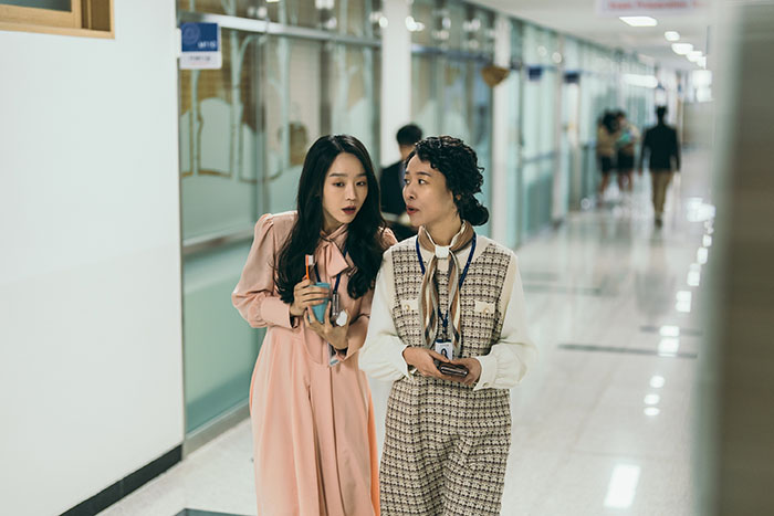 Ra mắt 4 phim chỉ trong 6 tháng, Shin Hae-sun hoá “đả nữ” trong Cô Giáo Em Là Số 1