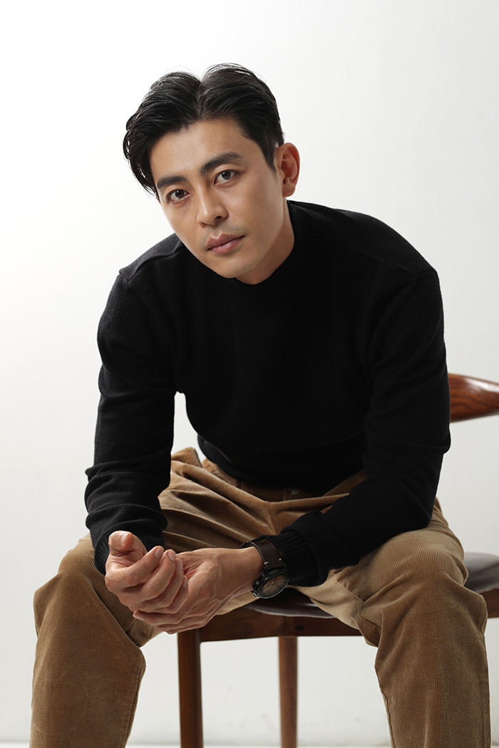 Mượn Rượu Đẩy Kèo: “Quốc Tửu” Của Hàn Quốc Lên Phim, Tài Tử Lee Je-Hoon Đối Đầu Nảy Lửa Với “Ông Chú Quốc Dân” Yoo Hai-Jin - Ra Rạp Xem Gì