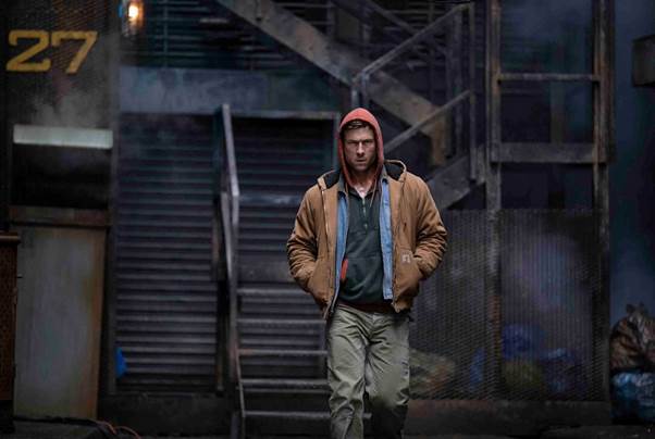 Trốn Chạy Tử Thần Tung Trailer Đầu Tiên: “Phi Công” Glen Powell Bị Săn Đuổi Đến Nghẹt Thở Trong Gameshow Sinh Tồn Đẫm Máu - Ra Rạp Xem Gì