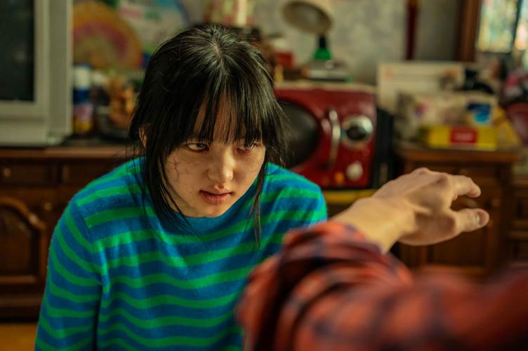 Rộ Tin Cho Jung Seok Có Con Gái Là Zombie Trong Phim Chiếu Hè Mới – Zombie Cưng Của Ba