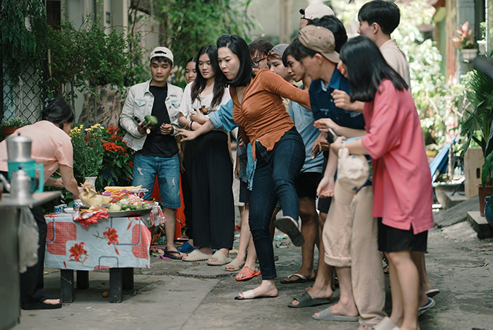 Cục Vàng Của Ngoại - Lê Khánh “Xả Thân” Giành Giật Hết Mình Trong Ngày “Cúng Cô Hồn” - Ra Rạp Xem Gì
