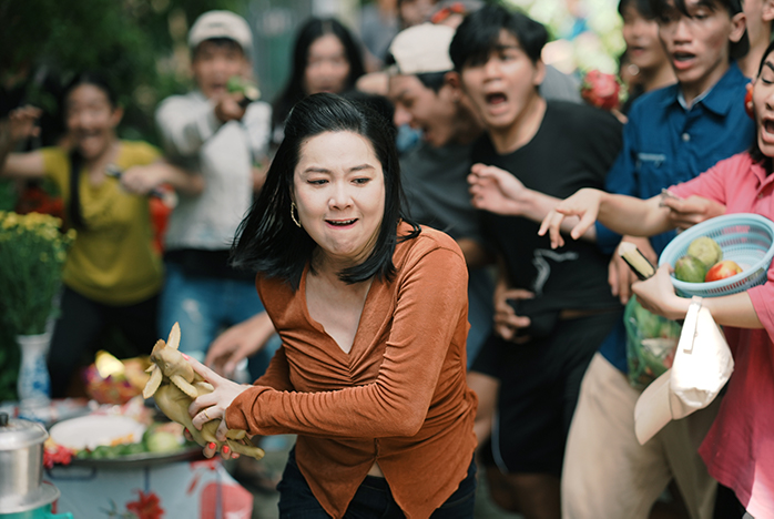 Cục Vàng Của Ngoại - Lê Khánh “Xả Thân” Giành Giật Hết Mình Trong Ngày “Cúng Cô Hồn” - Ra Rạp Xem Gì