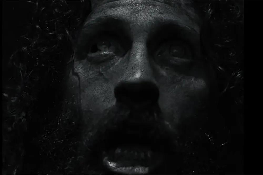 Aaron Taylor-Johnson gieo rắc nỗi kinh hoàng trong Werwulf Ma Sói